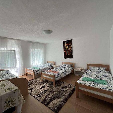 Guest House Guri Vuthaj Exterior foto
